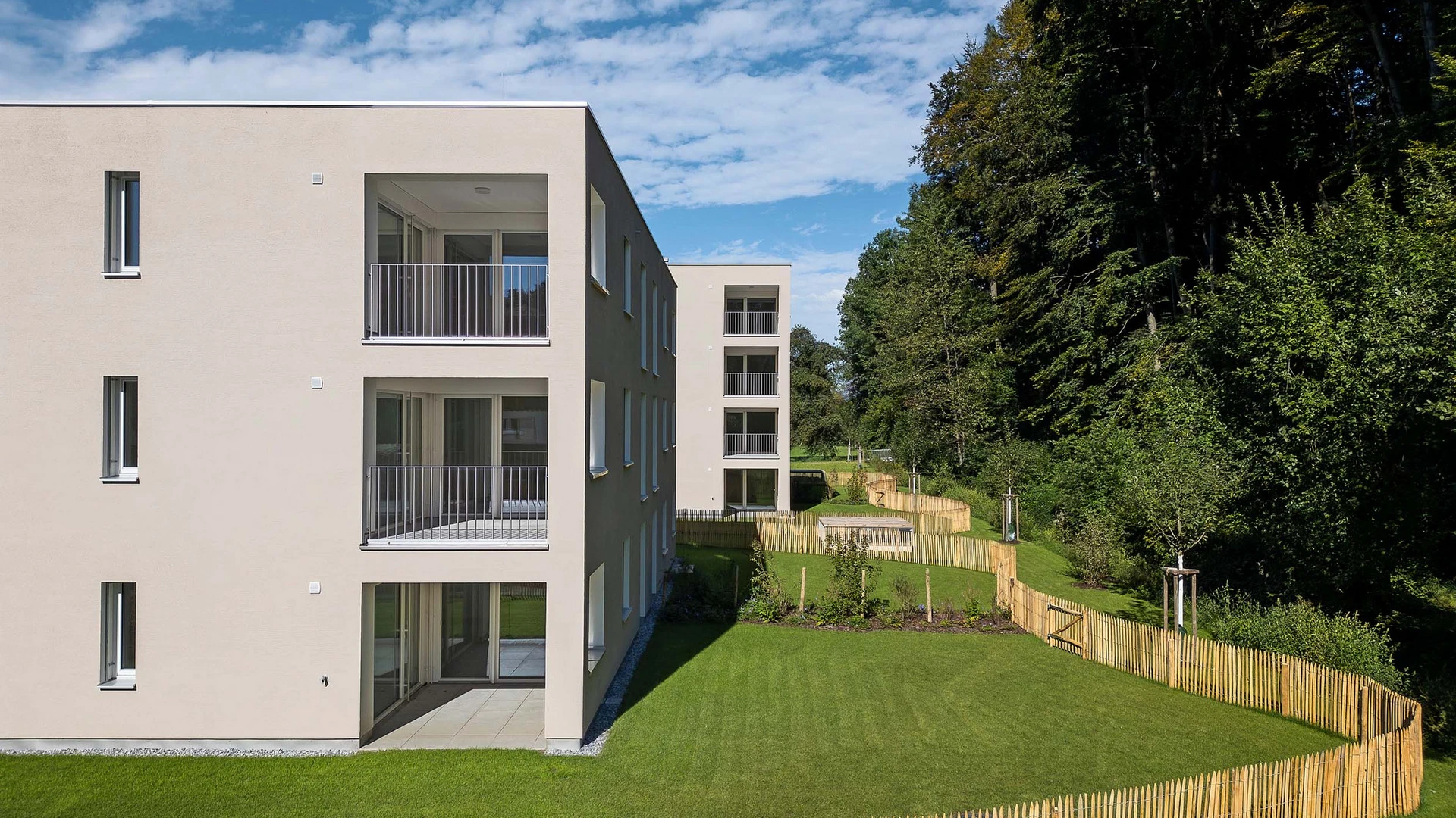 Drohnenaufnahme einer neuen Wohnanlage von Wilhelm+Mayer in Koblach Kutzen.