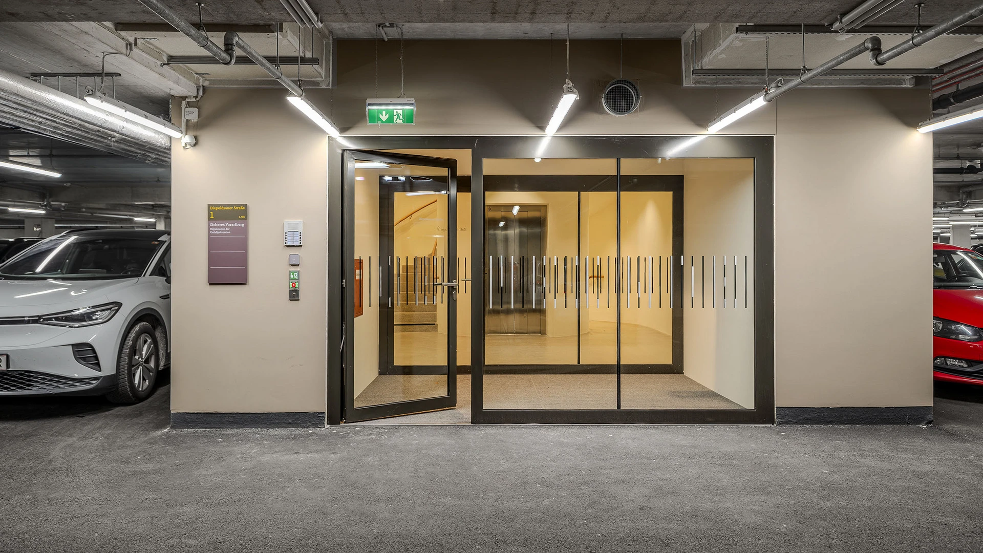 Portal von Wolf Metall in der Tiefgarage im neuen Rathaus in Hohenems.