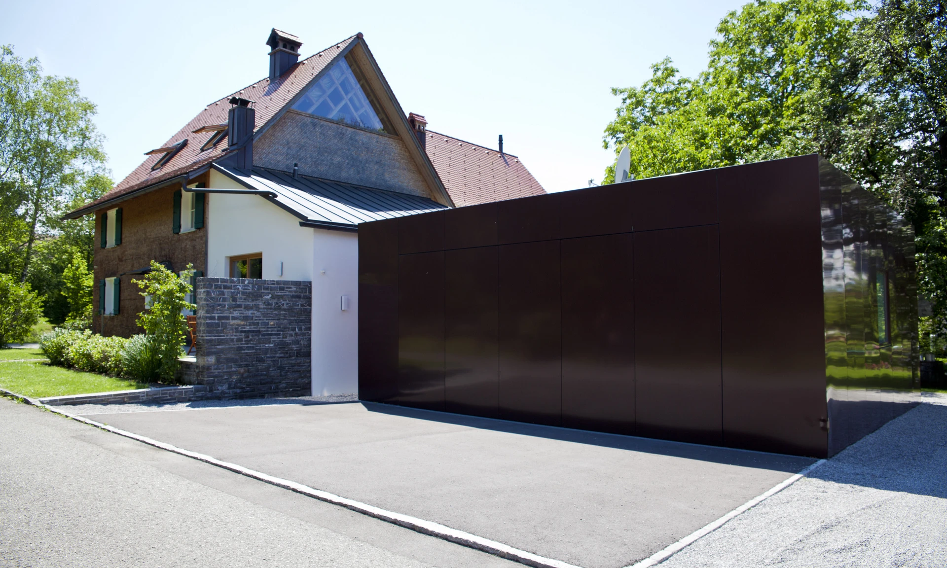 Schönes Haus mit Vorplatz