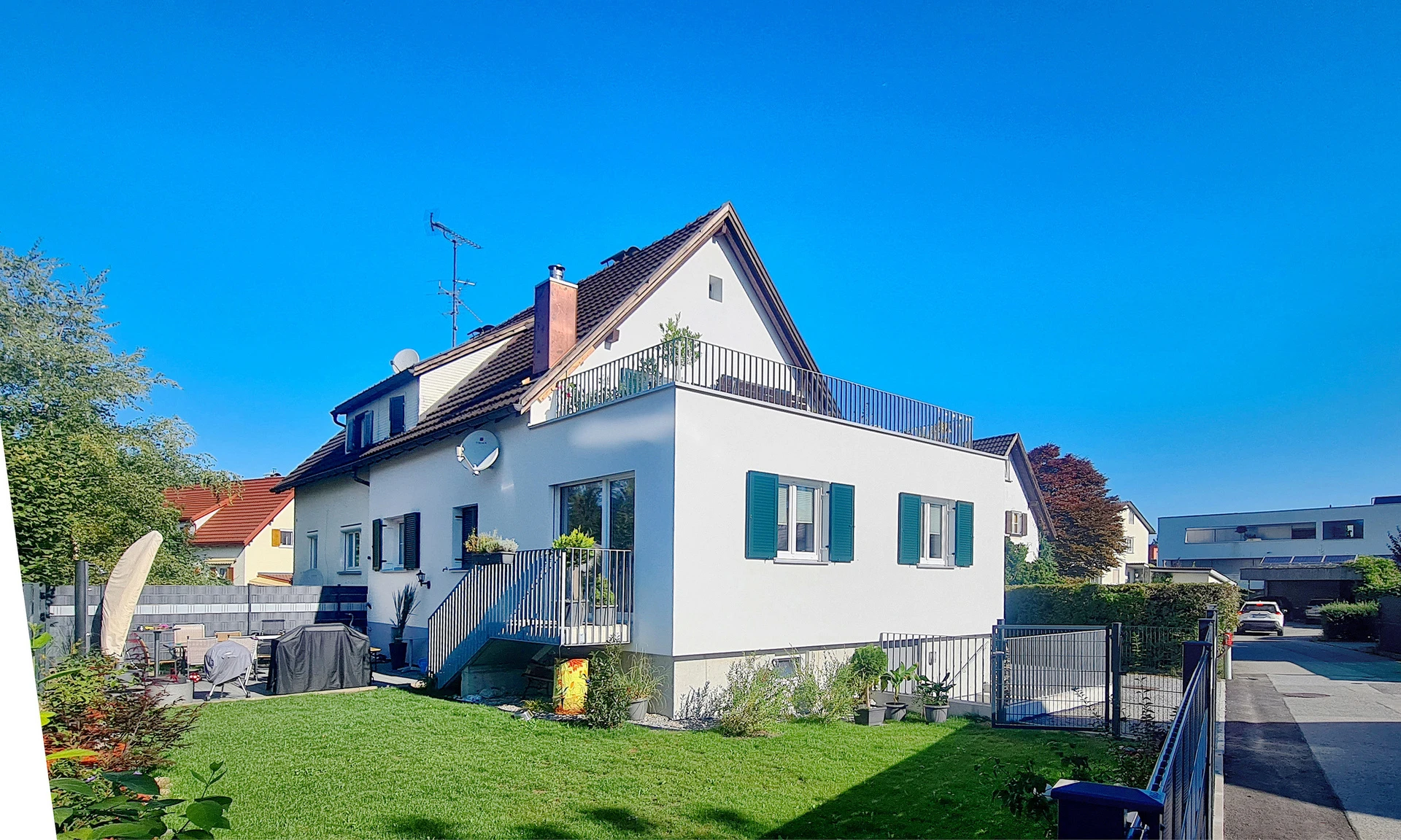 Sanierung des Bestands und Anbau bei einem Einfamilienhaus.