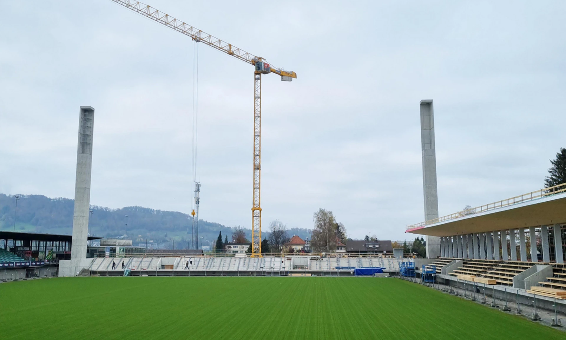 Neubau Reichshofstadion Lustenau: Blick auf Bauarbeiten an der Nordtribüne.