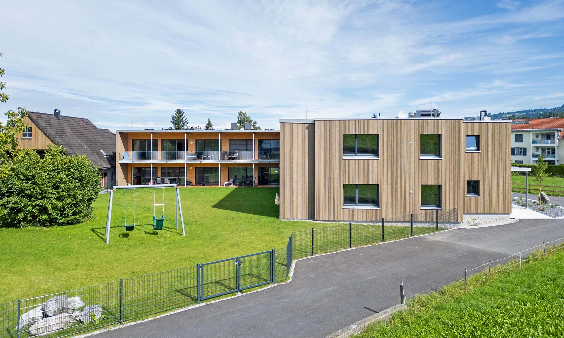 Foto der neuen Anlage der Lebenshilfe in Dornbirn Kehlermähder, welche mit Hilfe von Wilhelm+Mayer in rund eineinhalb Jahren Bauzeit nachhaltig umgebaut wurde.