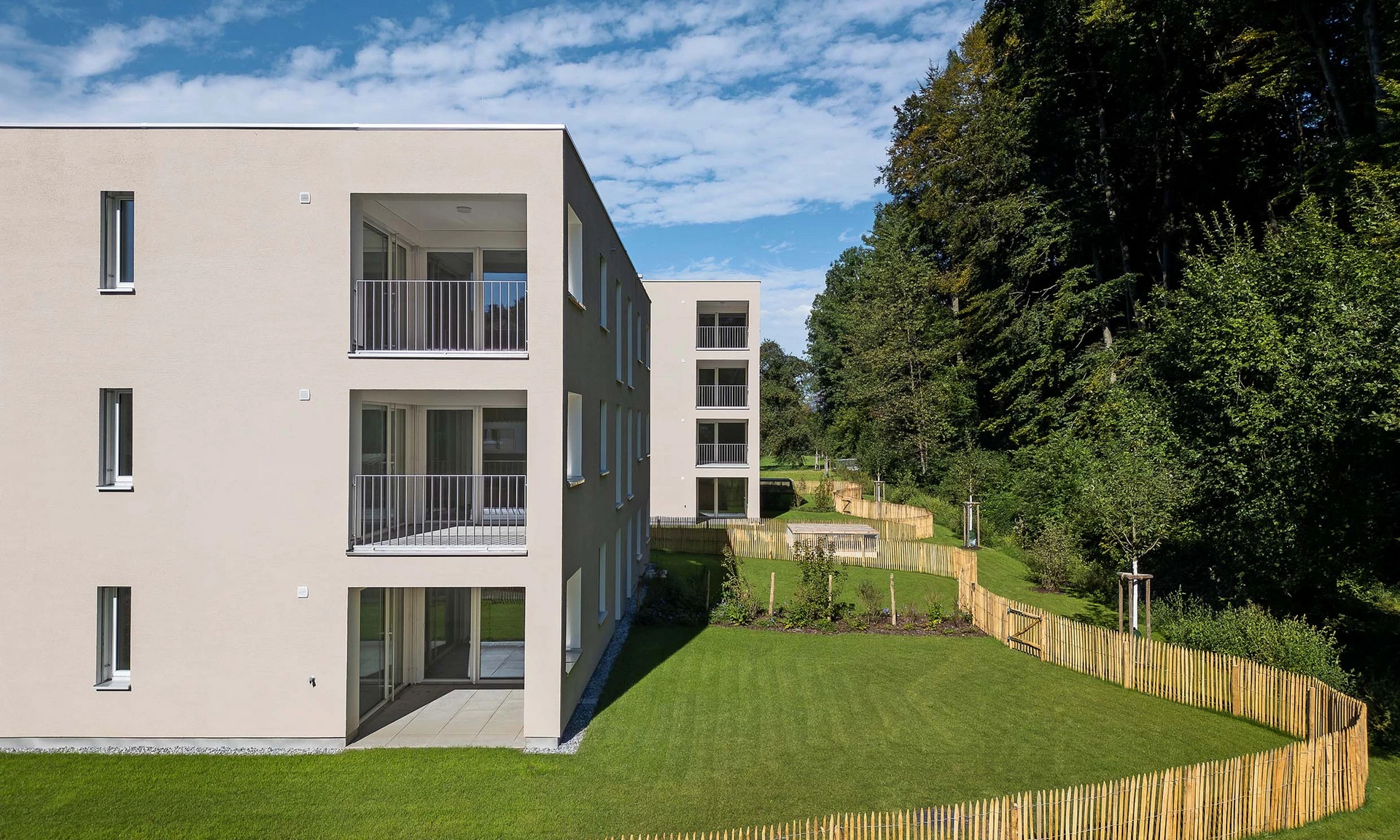 Drohnenaufnahme einer neuen Wohnanlage von Wilhelm+Mayer in Koblach Kutzen.