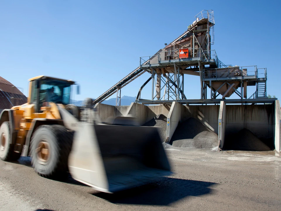 Bagger im Kieswerk von Wilhelm-Mayer in Rankweil-Brederis.