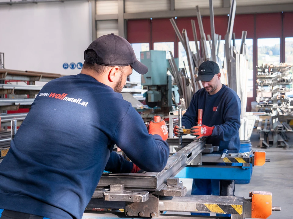Wolf Metall Mitarbeiter bei der Arbeit
